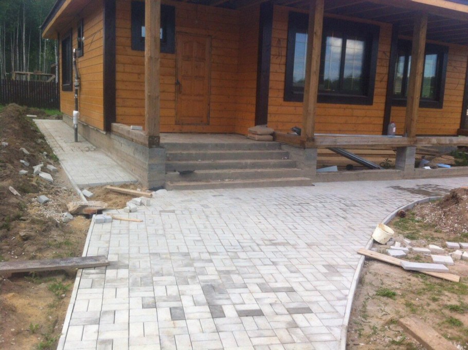 Отмостка и дорожки вокруг дома