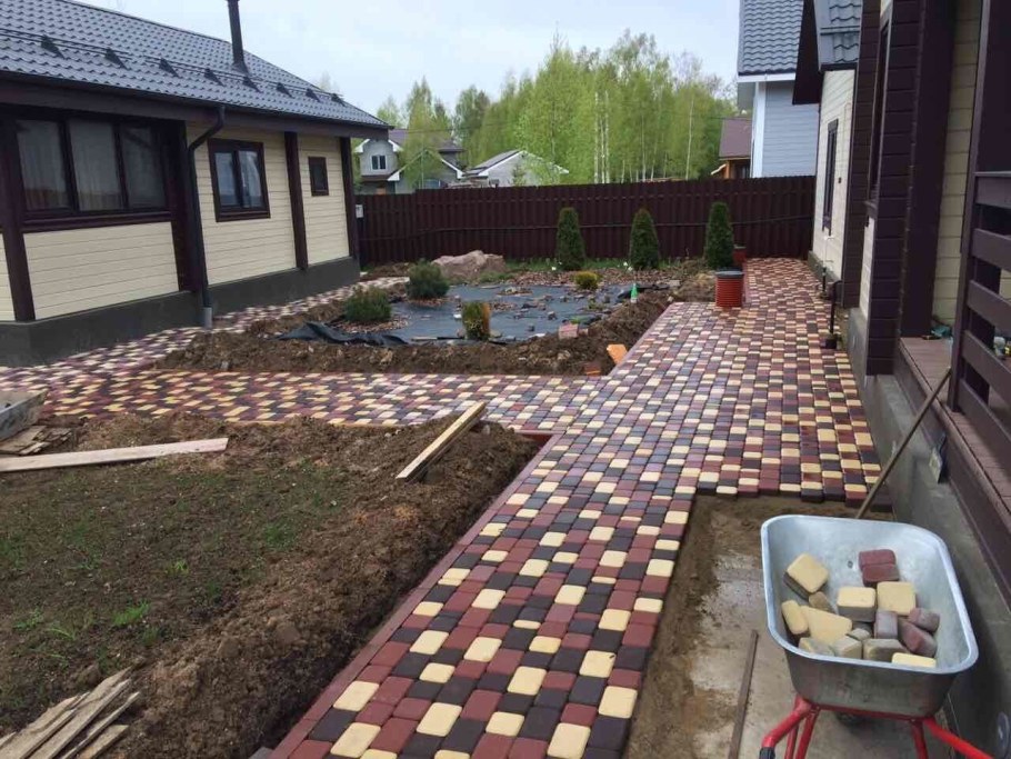 Тротуарная плитка в частном дворе