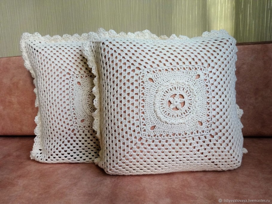 Вязаные подушки крючком
