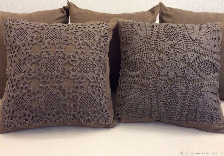 Вязаные подушки на диван
