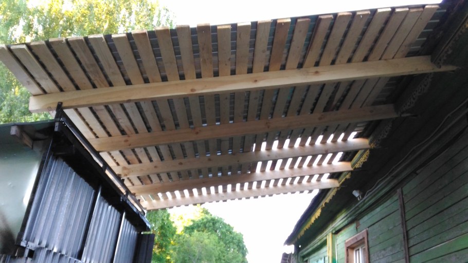 Деревянный навес из профнастила