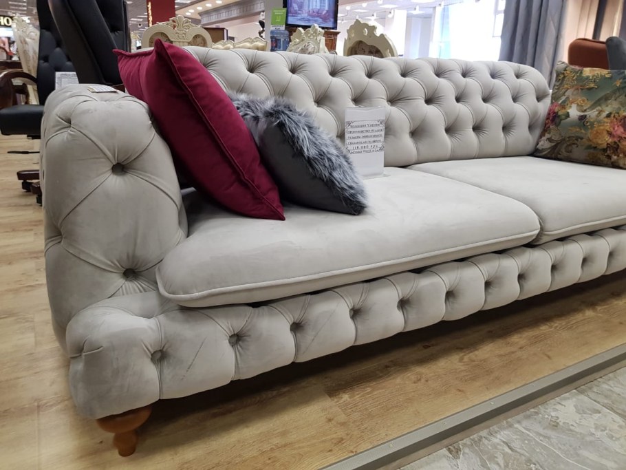 Диван с каретной стяжкой