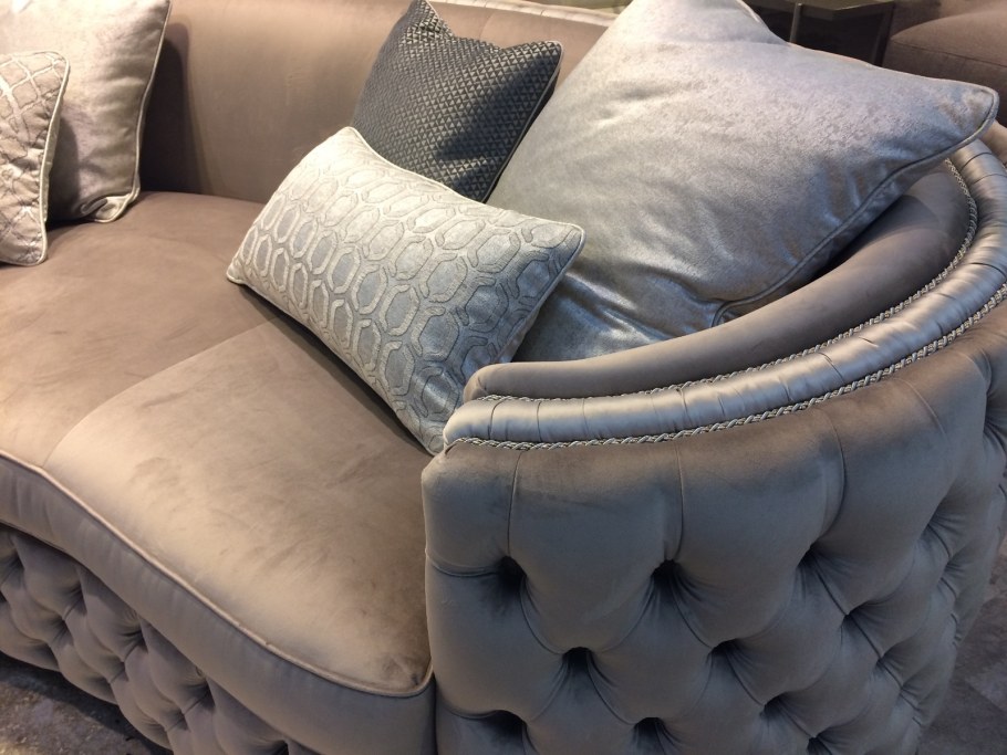 Диван велюр с каретной стяжкой