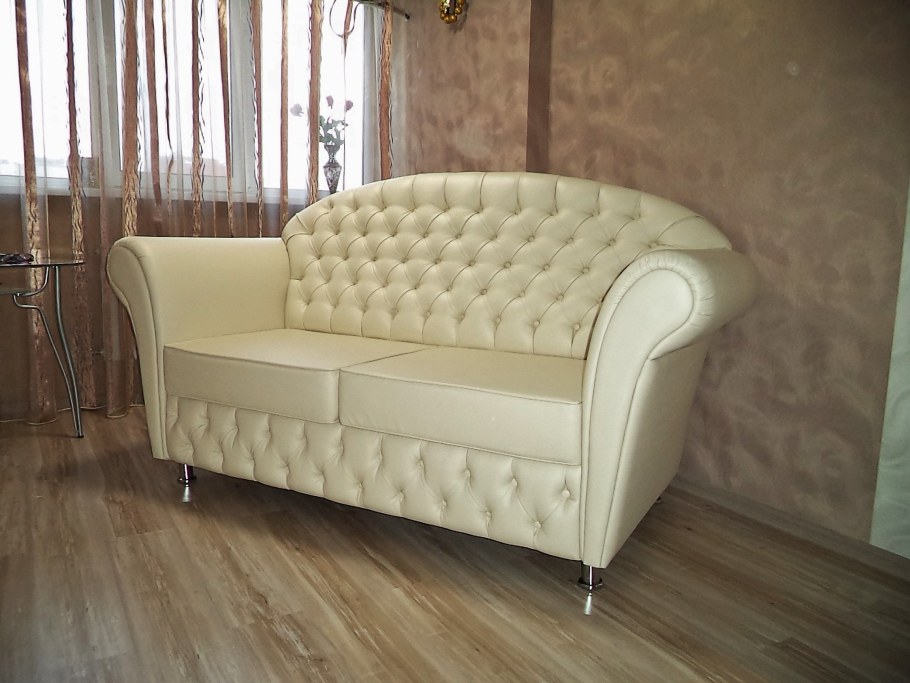 Диван "Сорренто 4" спинка с каретной стяжкой риал