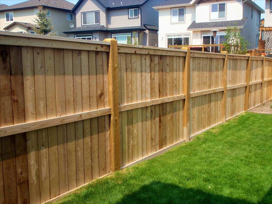 Красивый забор из досок