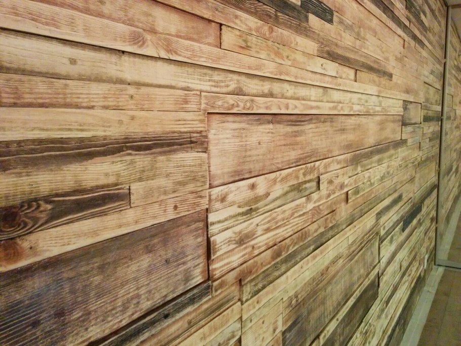 Стена из досок
