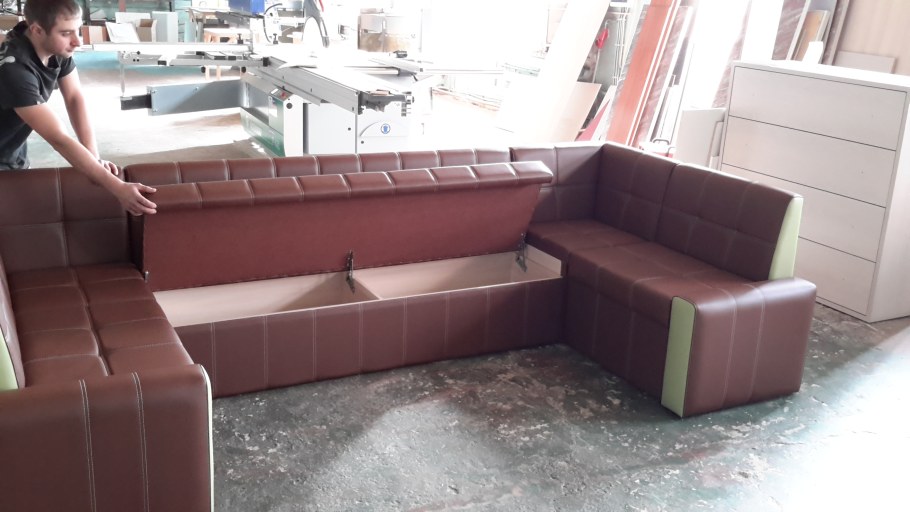 Полукруглые диваны для кафе