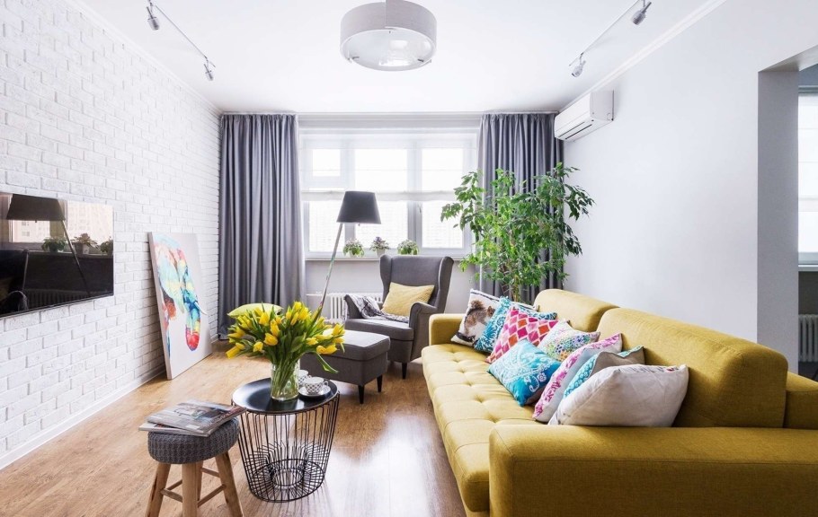 Синий диван в интерьере