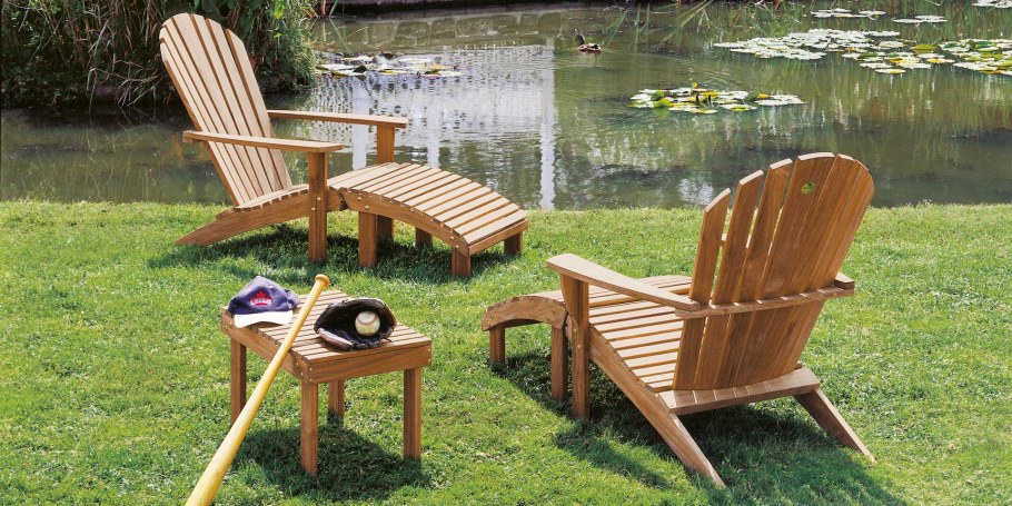 Шезлонги на газоне