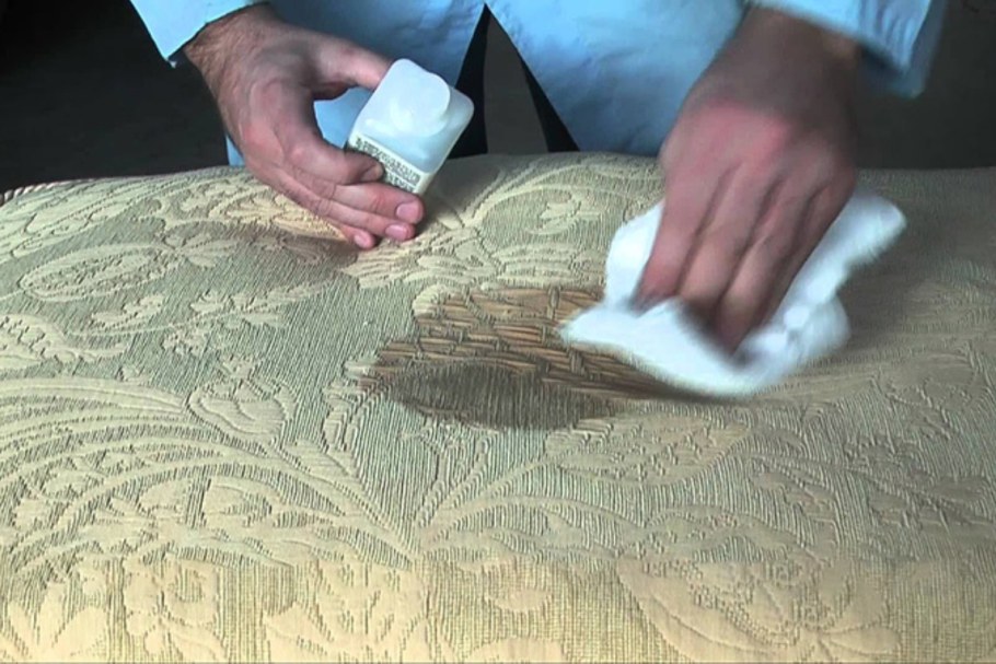 Средство для отмывки дивана