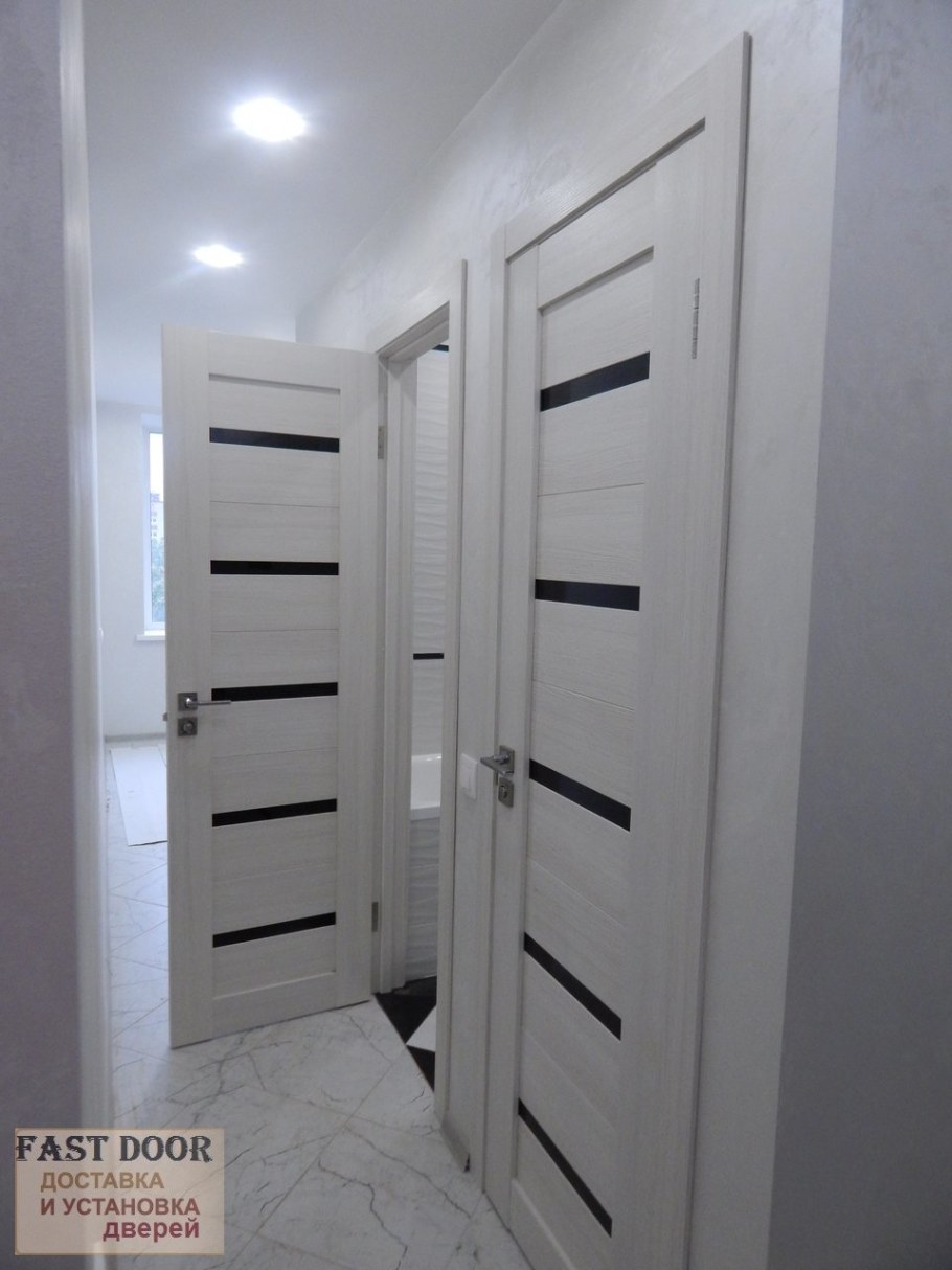 Двери белая лиственница в интерьере
