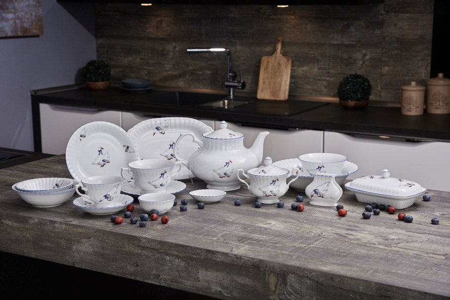 Китайские вазы с лепниной