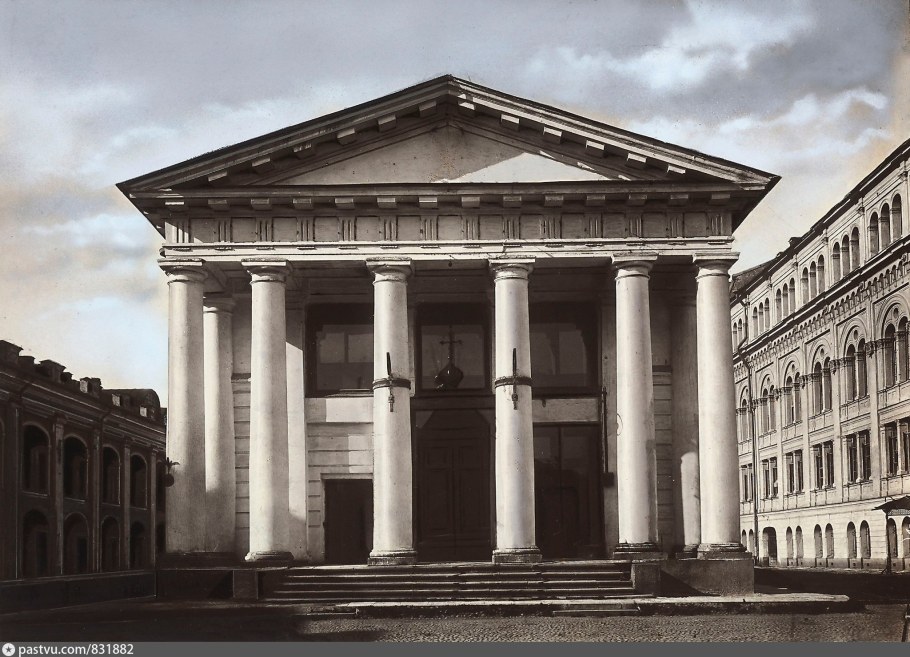 Портик Перинной линии Санкт-Петербург