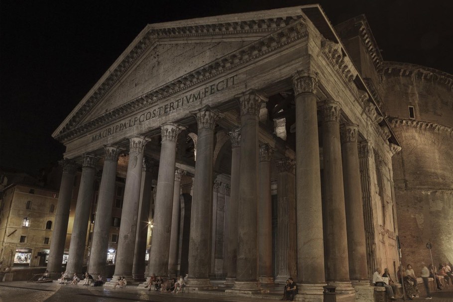 Храм августа и Ливии Вьен