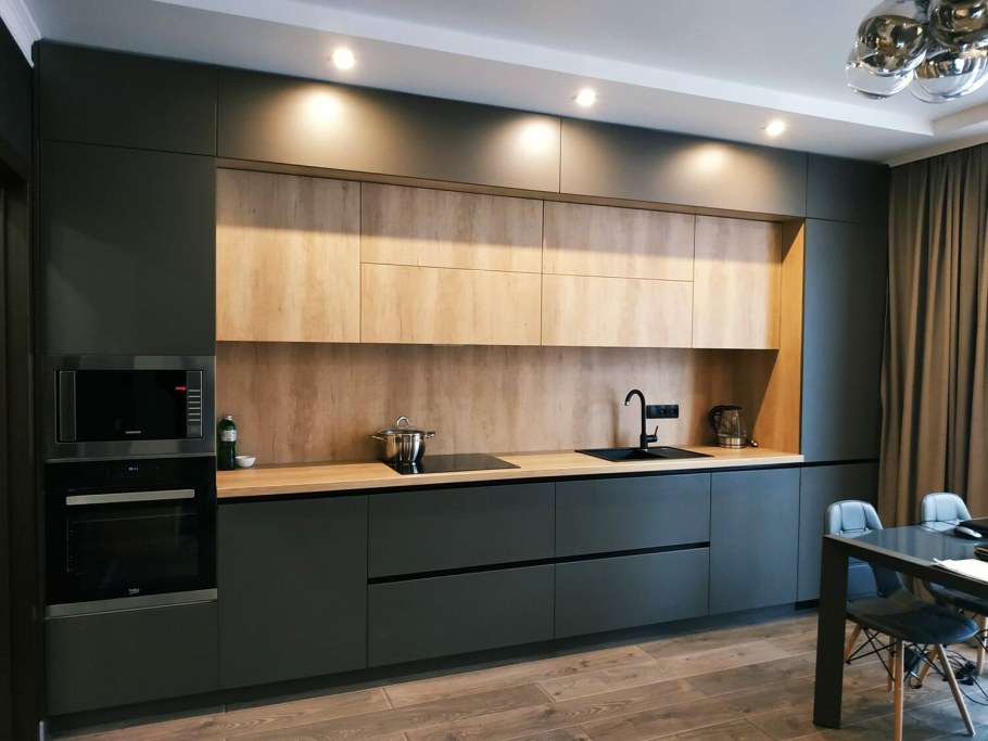 Белая глянцевая кухня