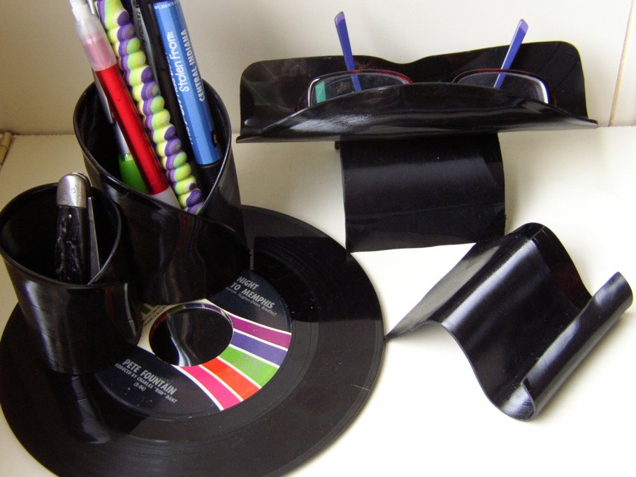 Полки из виниловых пластинок