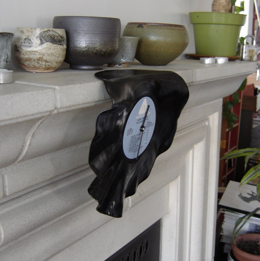 Декор из старых пластинок