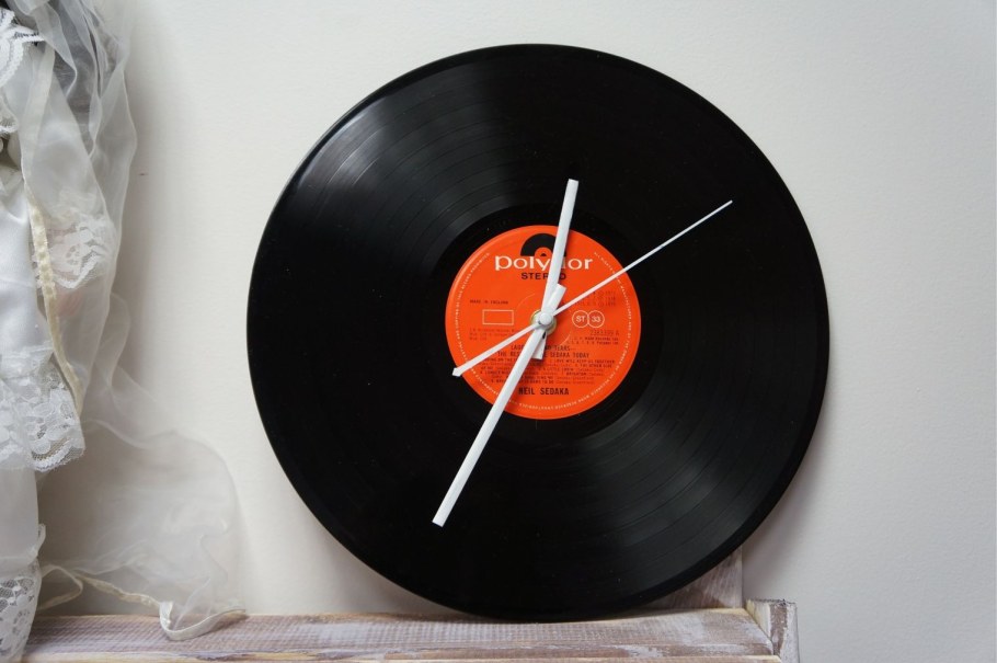 Часы из пластинок мастер класс