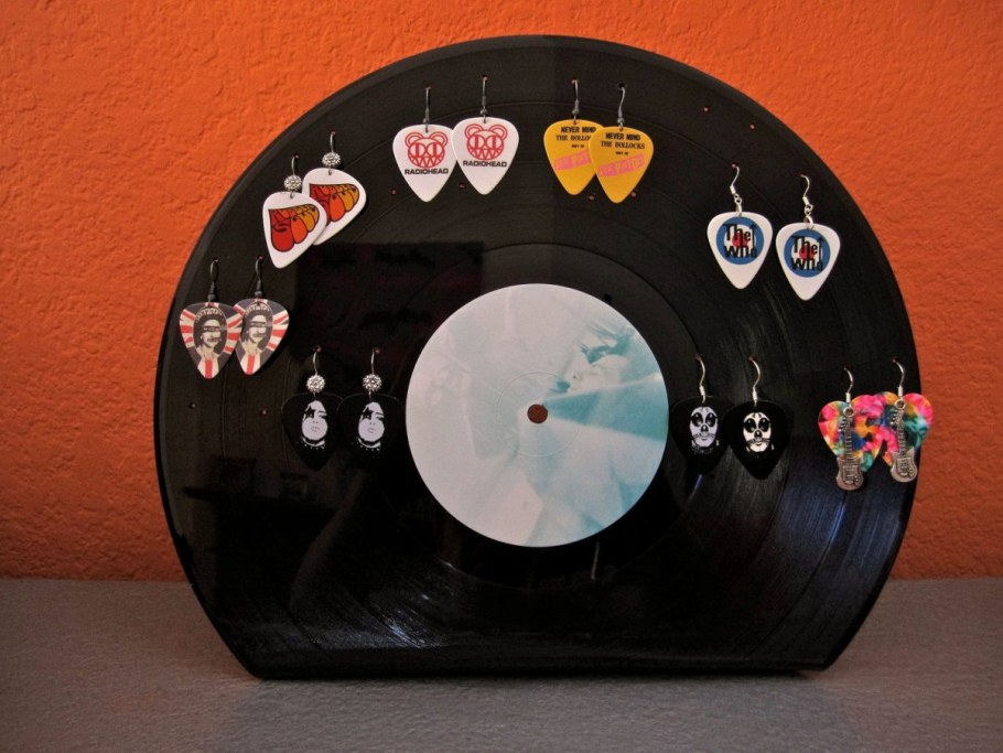 Аппликация на пластинке виниловой