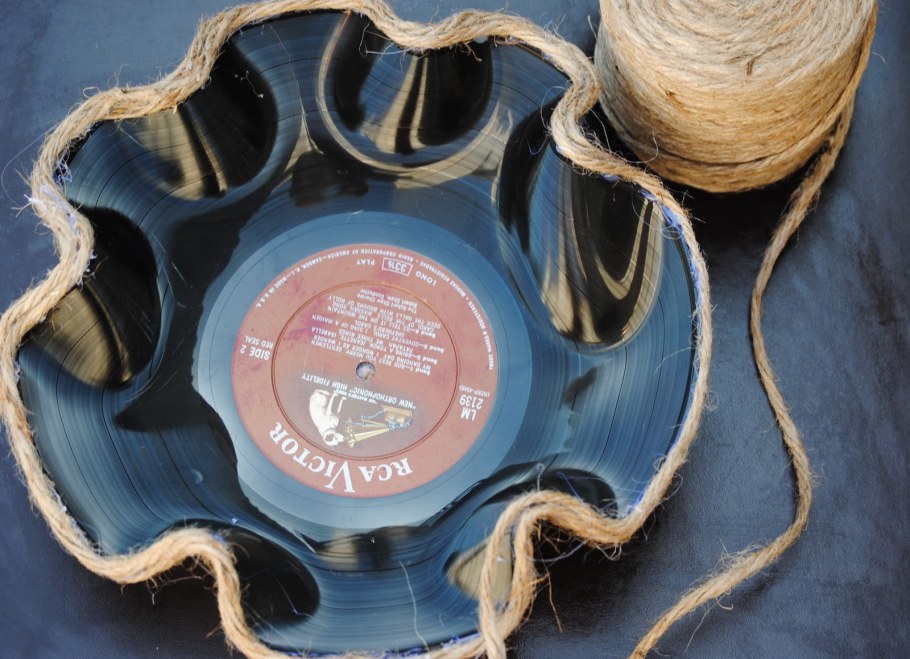 Виниловые пластинки на даче