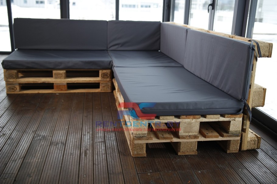 Угловой диван из паллет