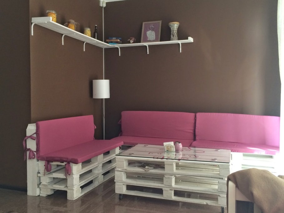 Мебель из поддонов на балкон