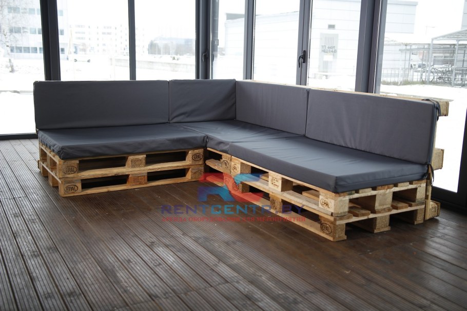 Диван из поддонов