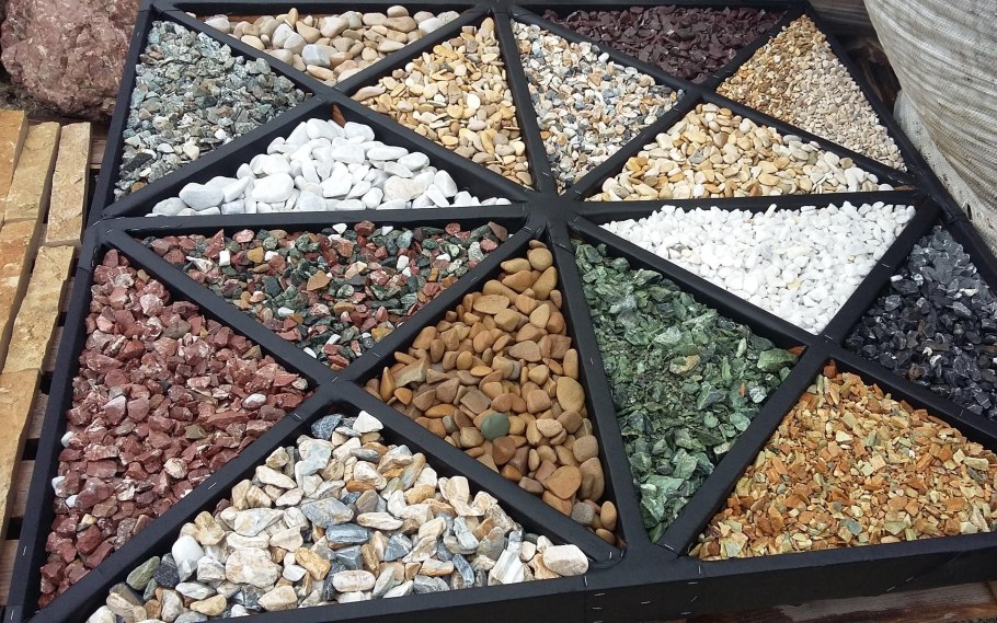 Каменная крошка декоративная