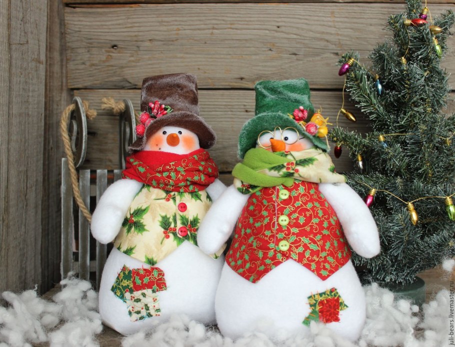 Новогодний Снеговик