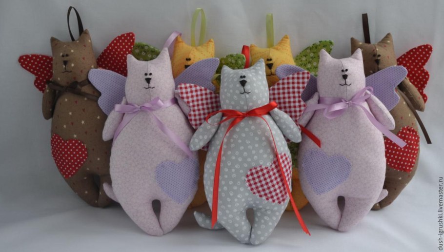 Шитые елочные игрушки котик