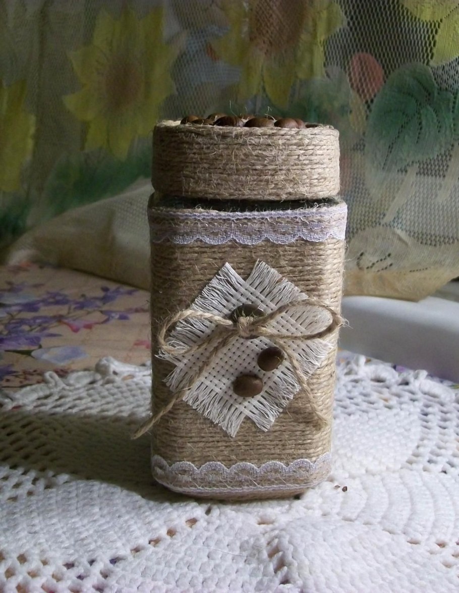 Ваза с бечевкой