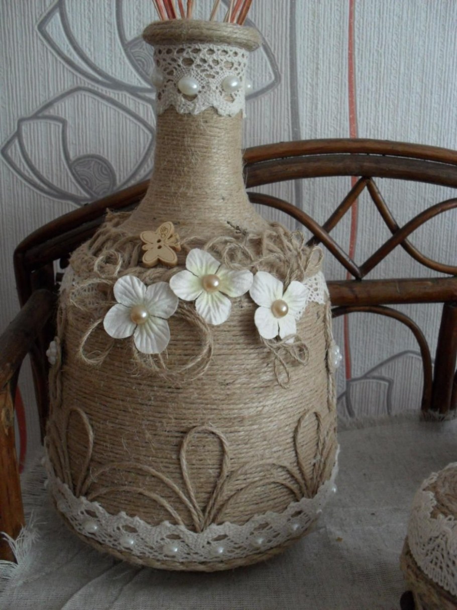 Бутылки декорированные джутом