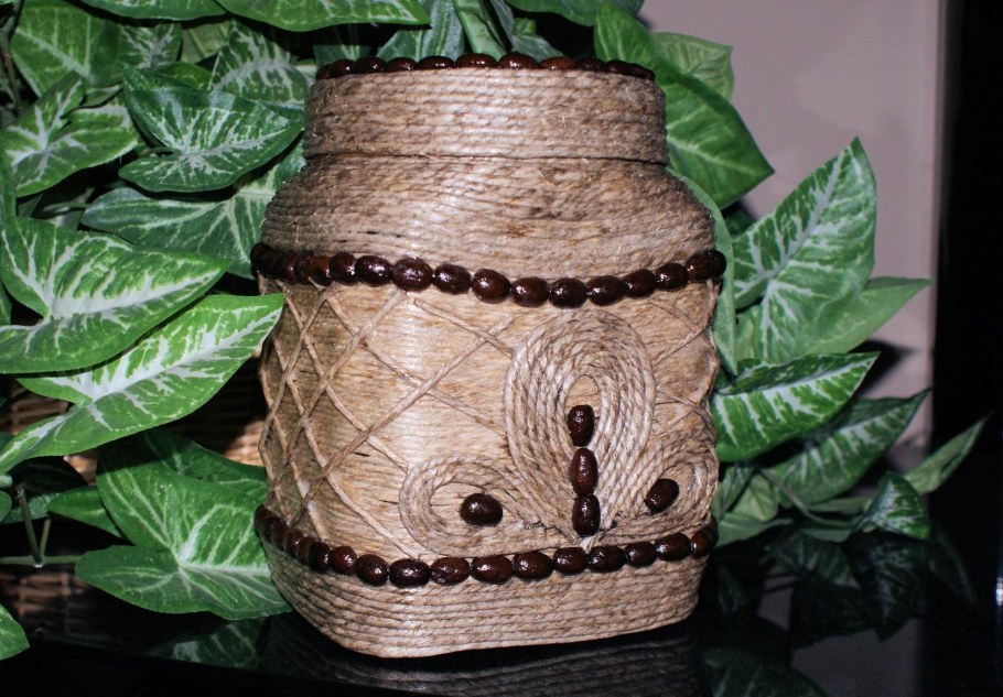 Декор бутылок джутовой филигранью