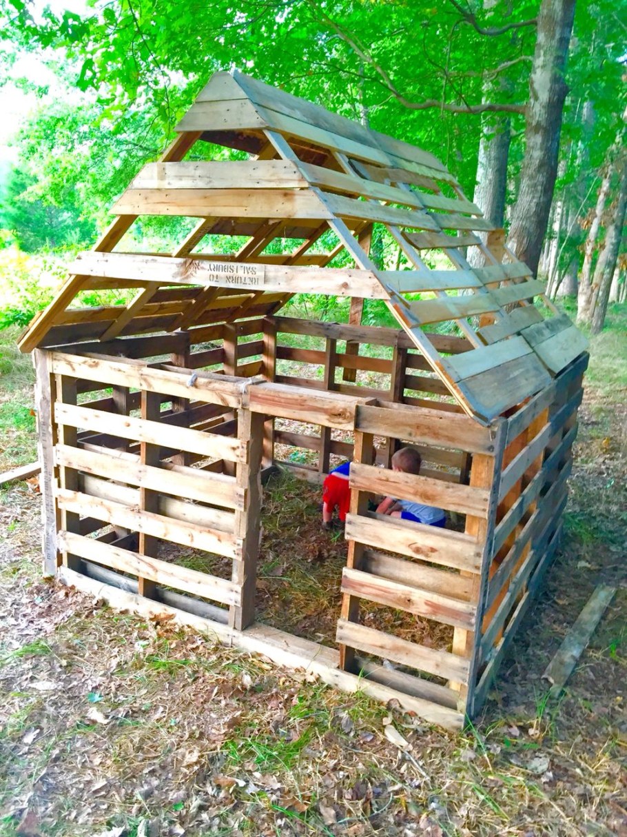 Детский домик из поддонов