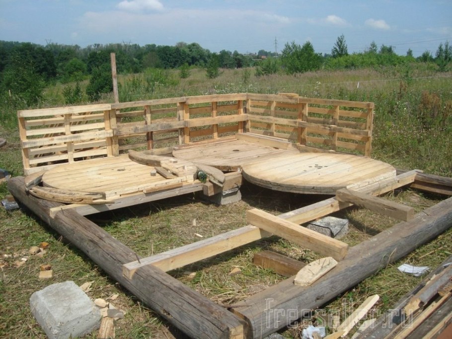 Постройки из поддонов