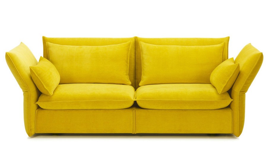 Диван на белом фоне