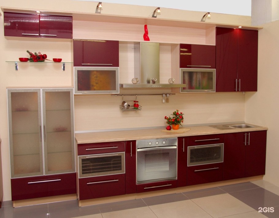 Бордовая кухня