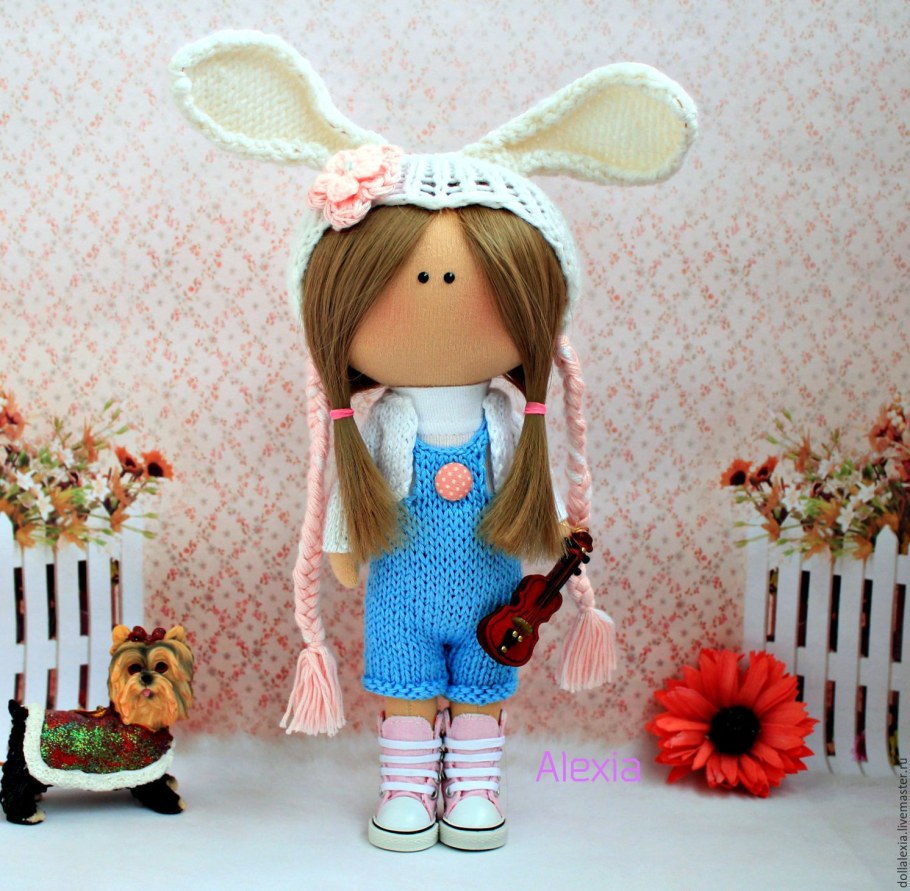 Текстильная кукла в интерьере