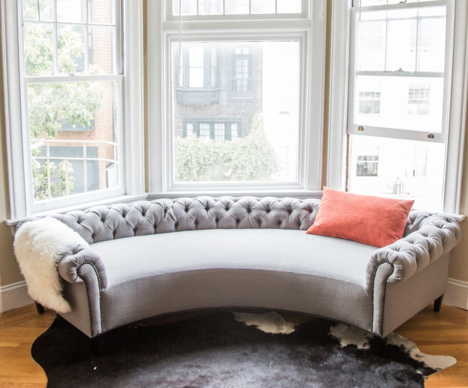 Диван в эркер