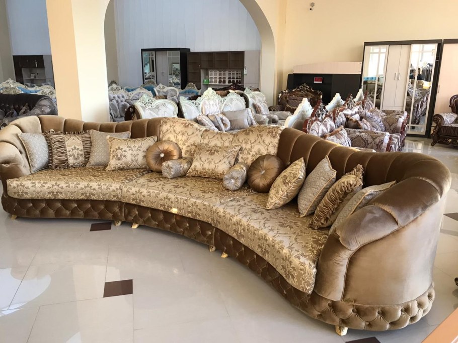 Эркерный диван классика