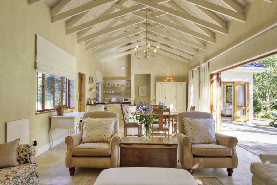 Балки на скатном потолке