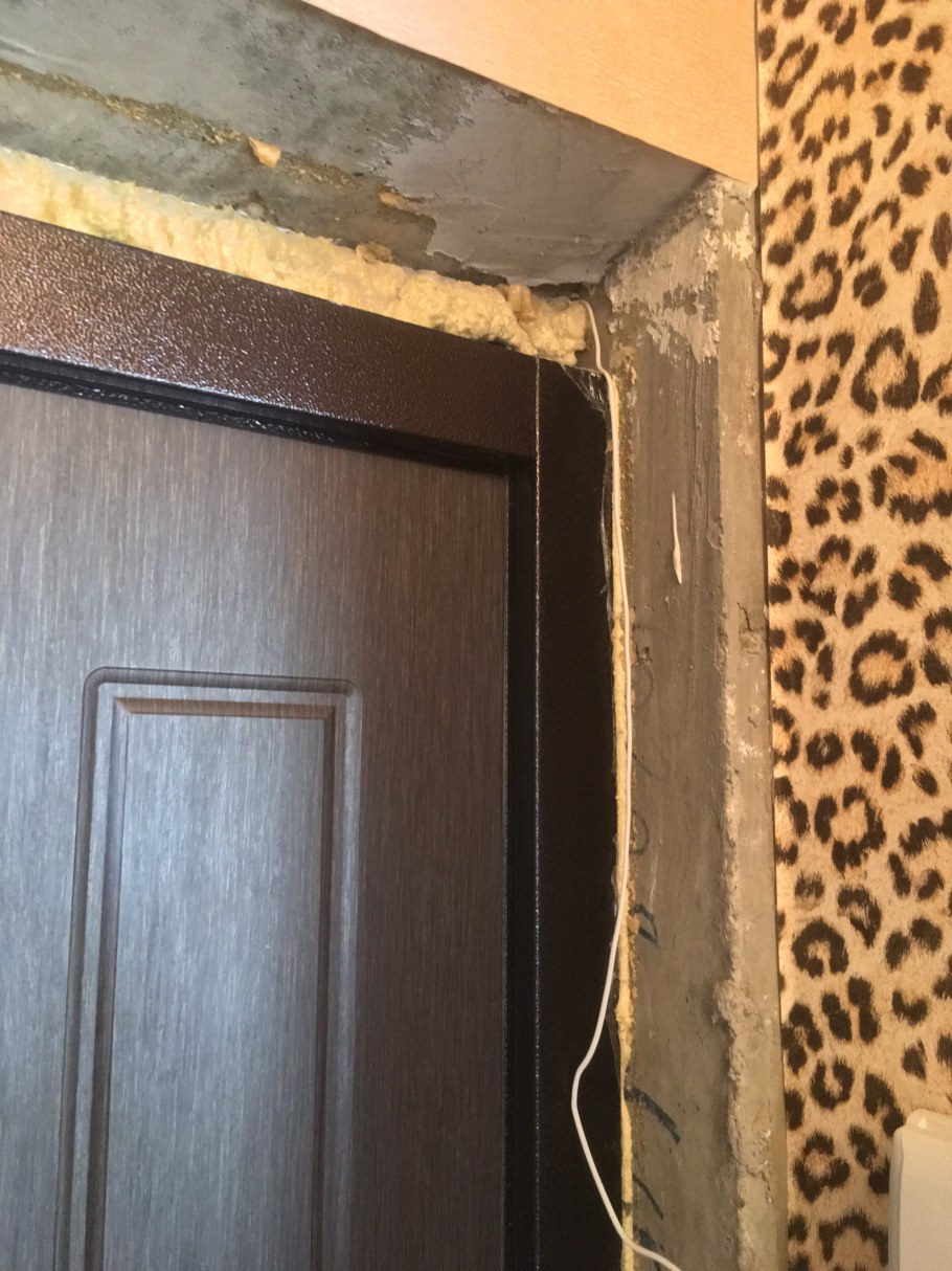 Отделка входной двери