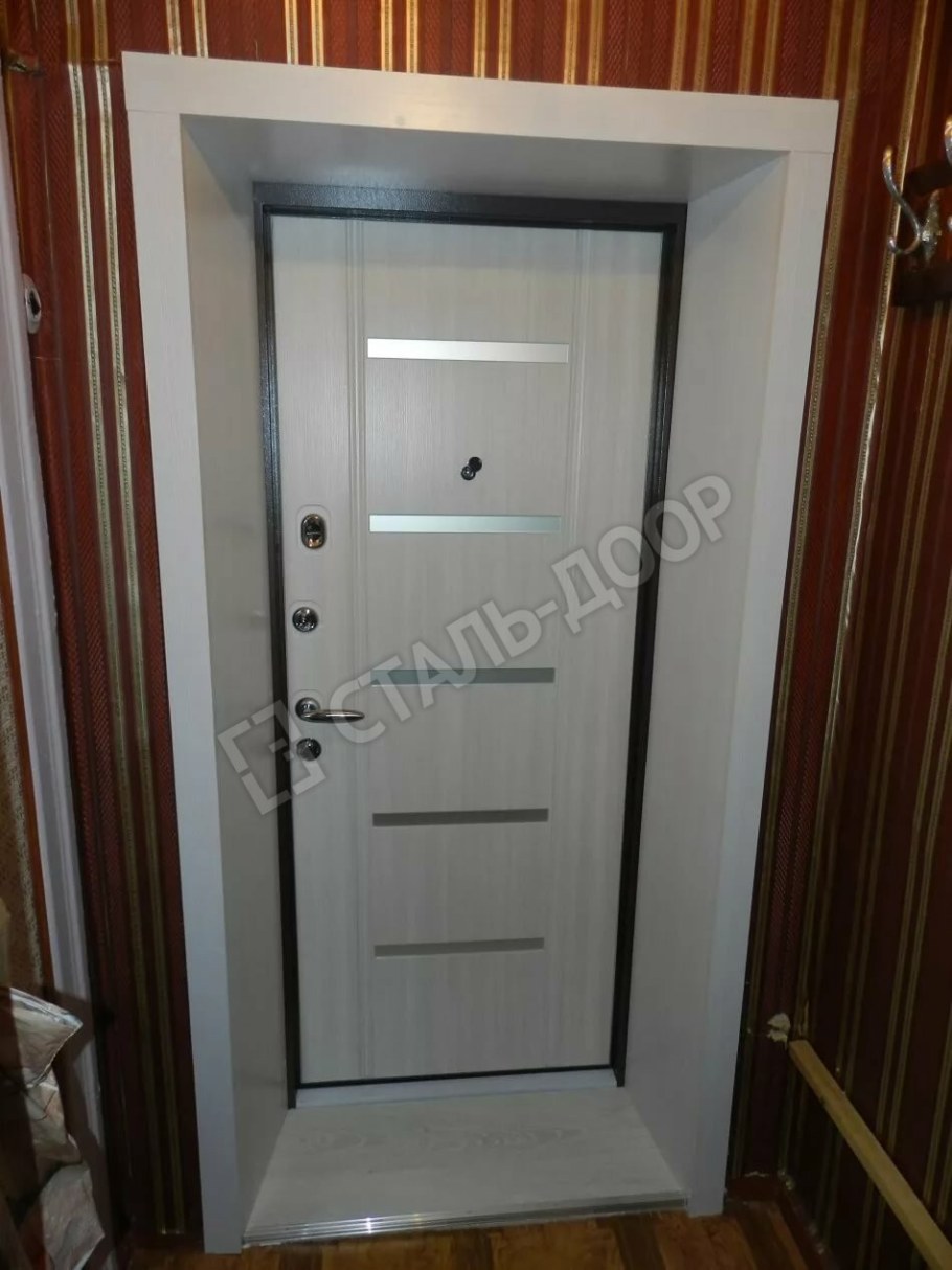 Отделка откосов входной двери