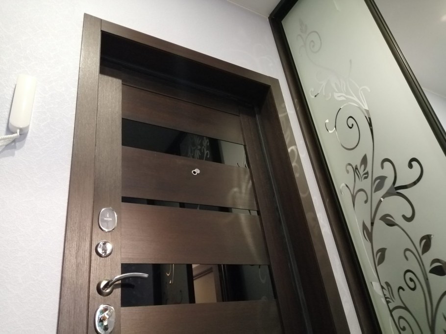 Отделка проема обоями