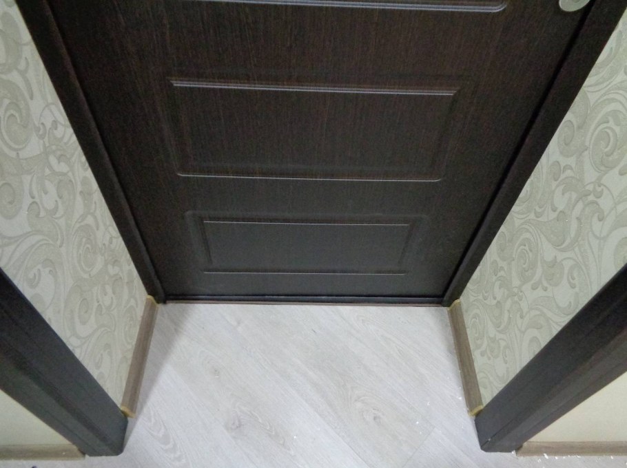 Откосы проема входной двери