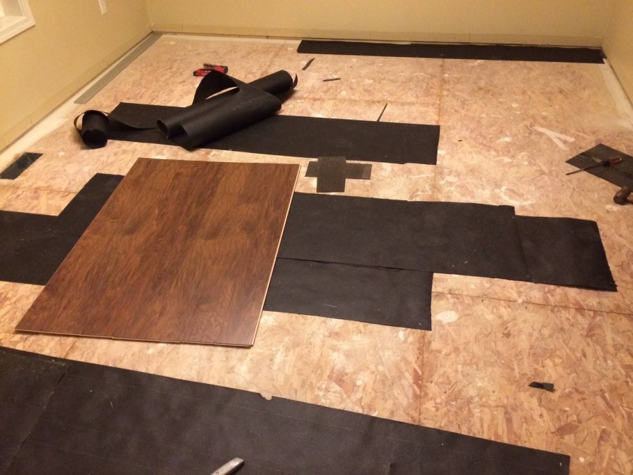 Укладка плитки на деревянный пол