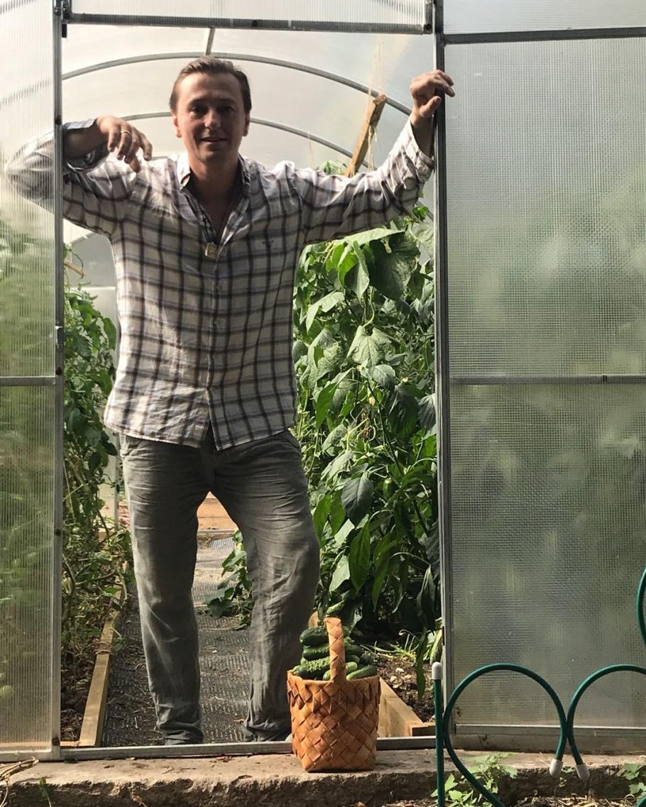 Сергей Безруков на даче