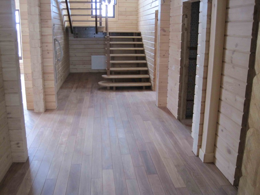 Керамогранит в доме из бруса