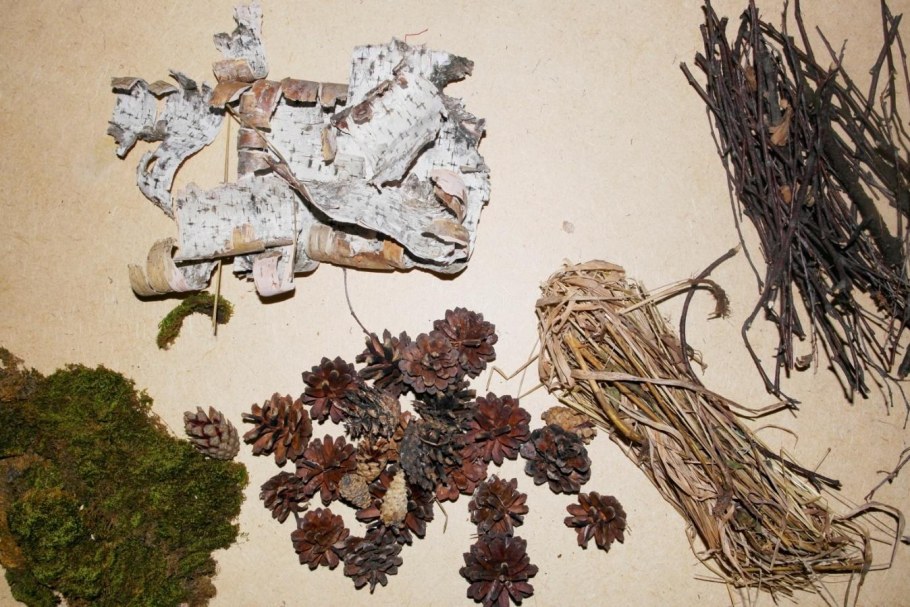 Поделки из шишек и коры