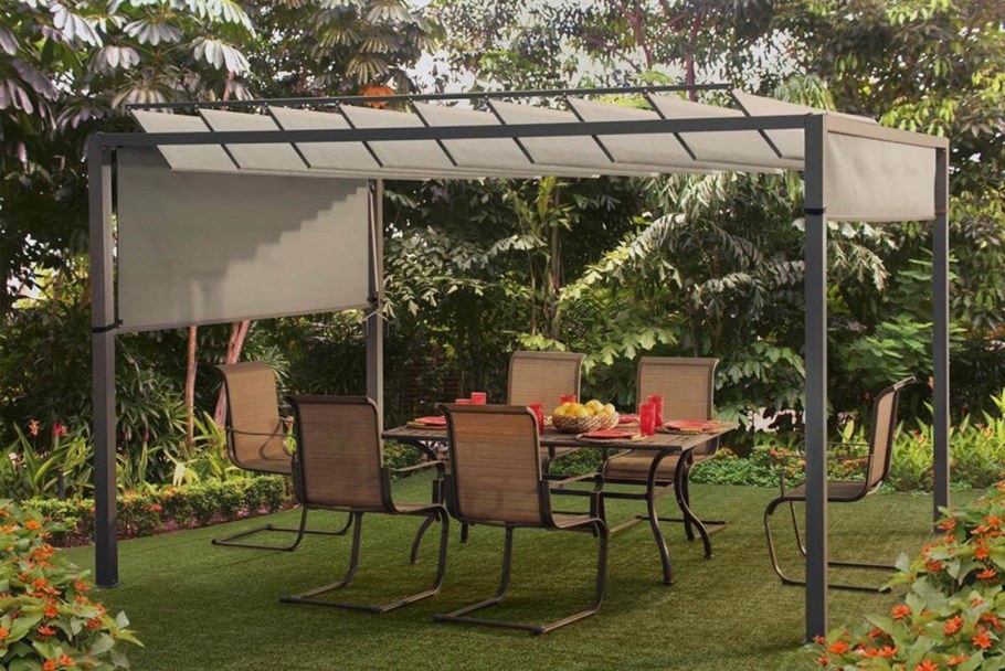 Беседка с крышей из поликарбоната